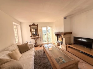 Télévision, cheminée