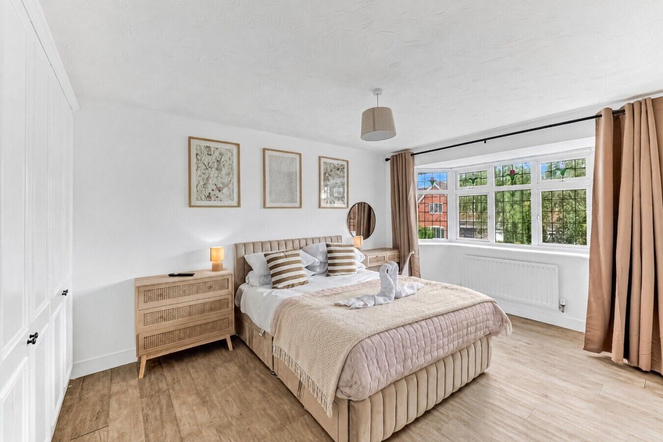 4 bedrooms, desk, iron/ironing board, travel cot
