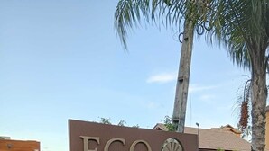 Een bordje voor ECO RESORT in Praia dos Carneiros.