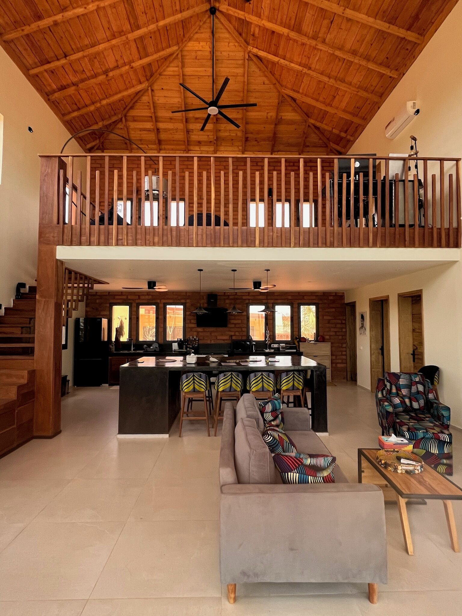 Villa Familiale, cuisine, vue piscine | Coin séjour