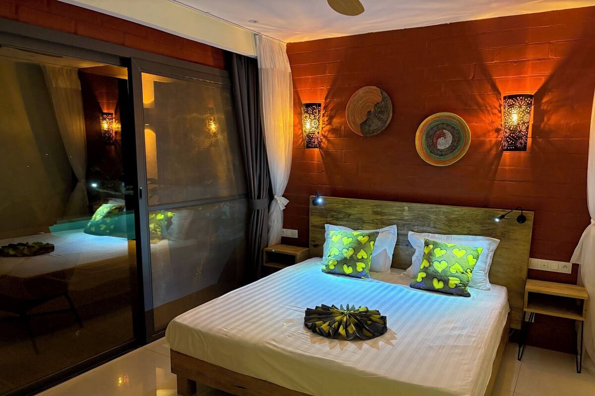 Phòng đôi Deluxe, quang cảnh hồ bơi, góc | Két bảo mật tại phòng, trang trí khác biệt
