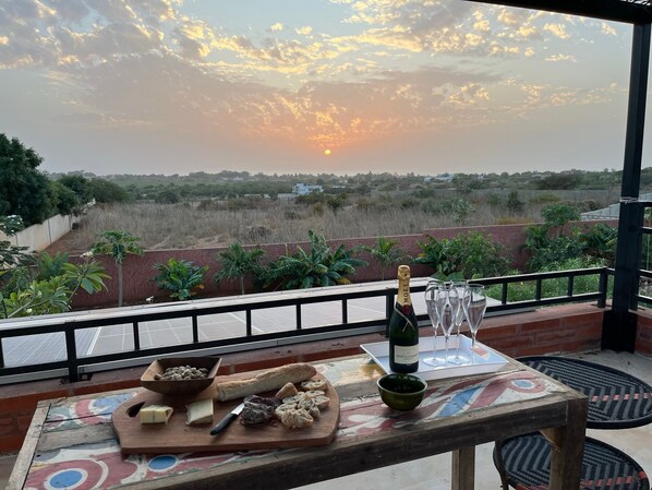 Villa de luna de miel, cocina, vista al jardín | Restaurante al aire libre