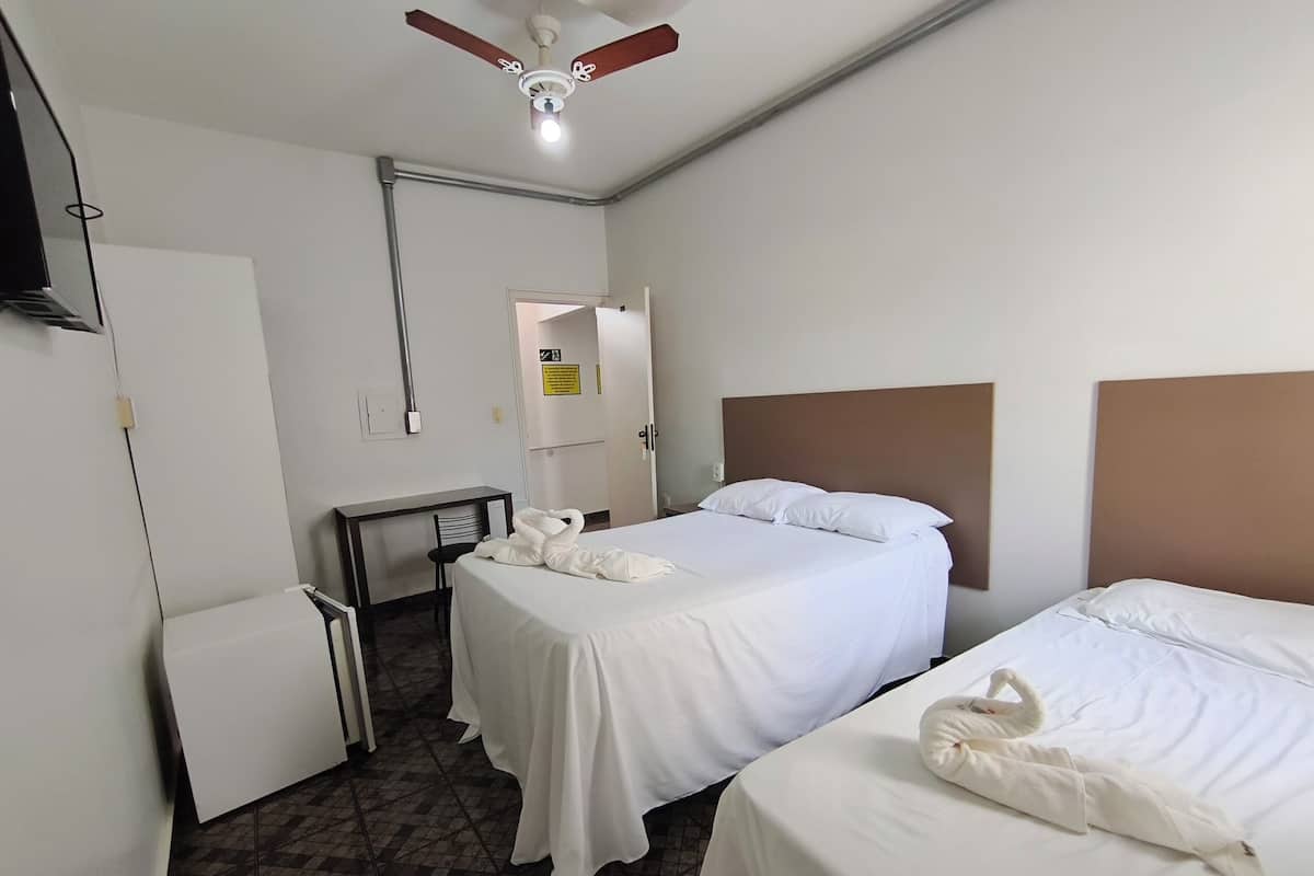 Habitación estándar con 2 camas individuales | Escritorio, espacio para trabajar con un portátil, wifi gratis