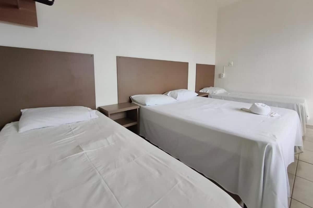 Habitación triple clásica | Escritorio, espacio para trabajar con un portátil, wifi gratis