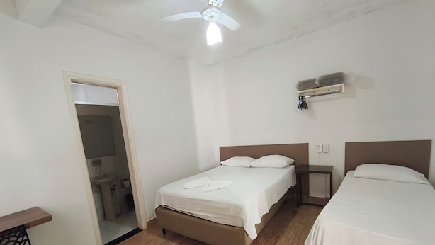 Economy Twin Room | Desk, laptop workspace, WiFi (free) - Hotel Mirian (Patos de Minas)
