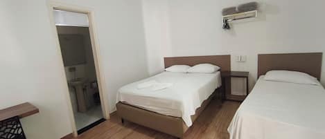 Economy Twin Room | Desk, laptop workspace, WiFi (free)