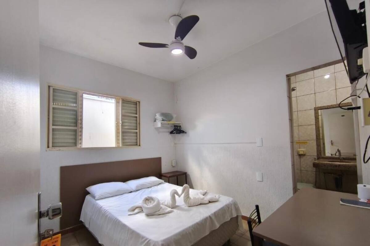 Habitación económica doble | Escritorio, espacio para trabajar con un portátil, wifi gratis