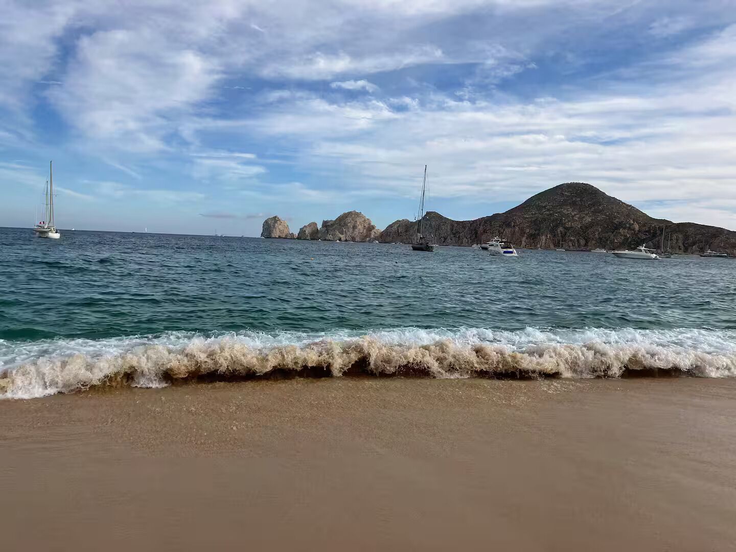 Beach nearby, sun-loungers, beach towels