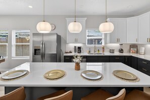 5 bedrooms - Lovely and Stylish Modern Home Near Downtown (San Antonio)