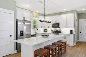 Fridge, microwave, oven, stovetop - Steps to Beach! Hot Tub, Dogs OK, Pool, Pickleball (Corolla)