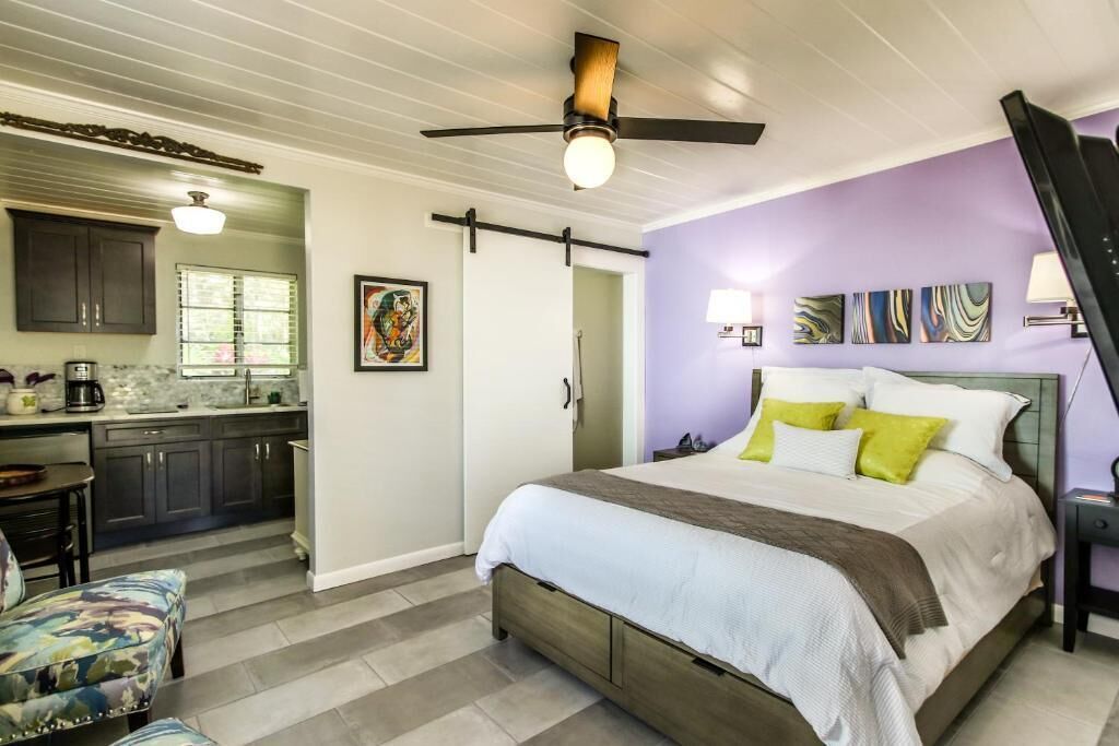 Deluxe Suite, Courtyard View | Blackout drapes, iron/ironing board, free WiFi