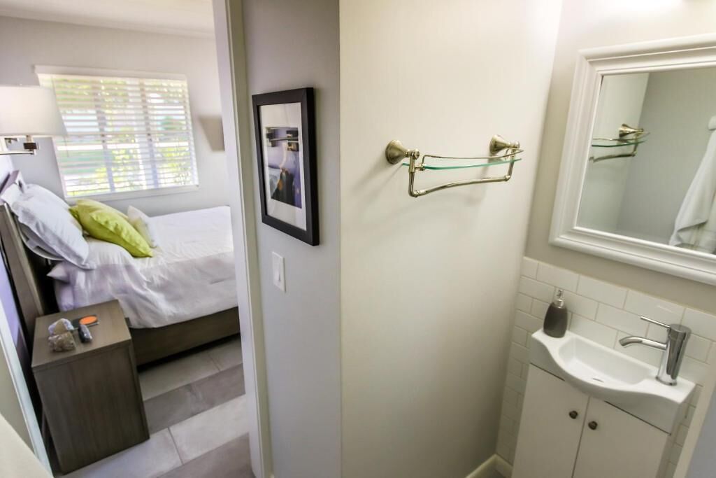 Deluxe Suite, Courtyard View