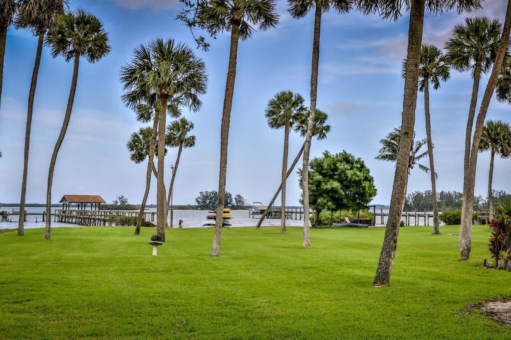 Deluxe Suite, River View | Property grounds