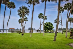 Deluxe Suite, River View | Property grounds