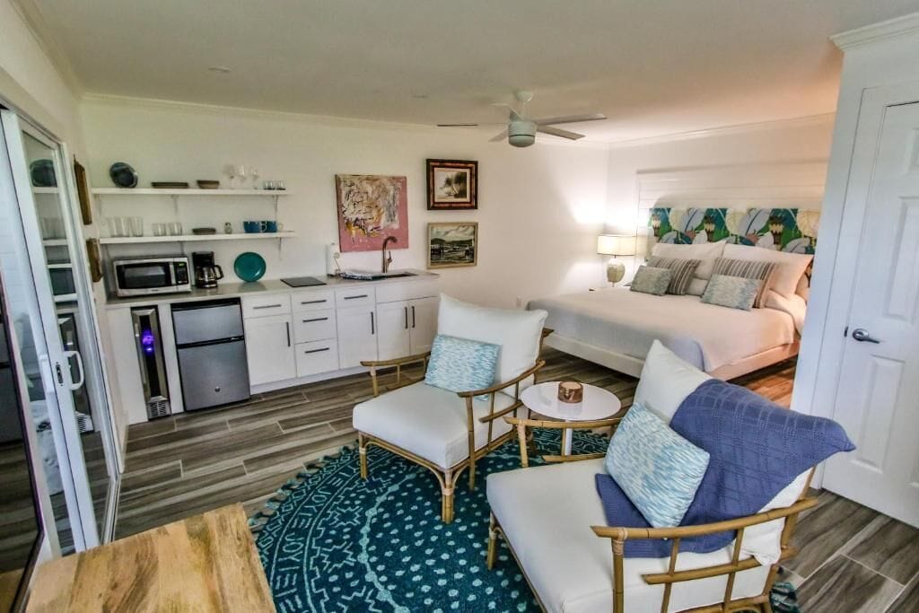 Deluxe Suite, River View | Interior