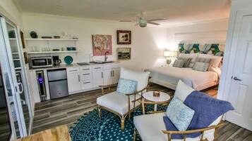 Deluxe Suite, River View | Interior