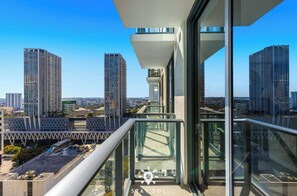 Property grounds - 1BR -Private Balcony - Modern Miami (Miami)