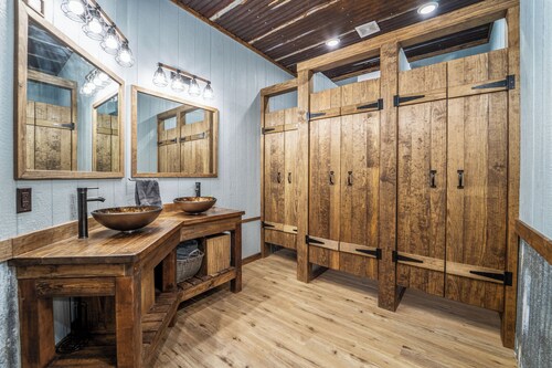 Slab Creek Retreat • Indoor Basketball Court • Sleeps 36