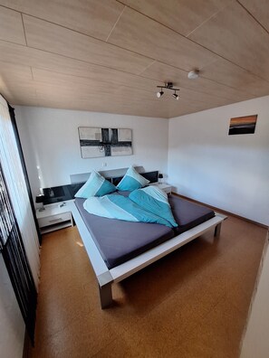 Iron/ironing board, WiFi, bed sheets - Vacation apartment Nadine Garten (Rickenbach)