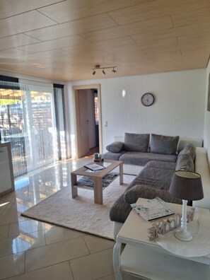 Living area - Vacation apartment Nadine Garten (Rickenbach)