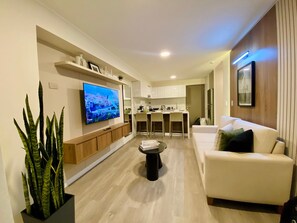Living area - Executive Apart en San Isidro WiFi Pool (Lima)