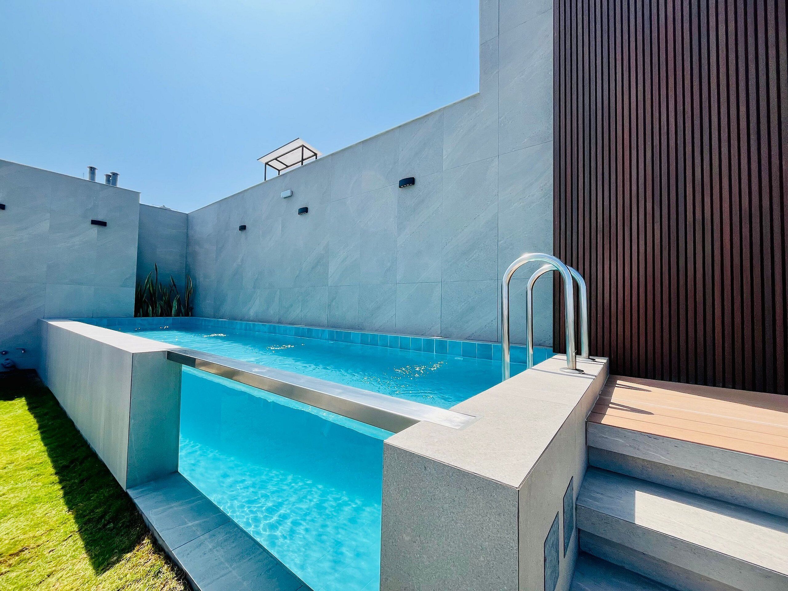 Classic Apartment | Pool