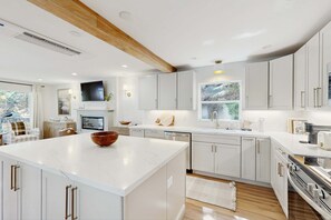 Fridge, microwave, oven, stovetop - Lakeview Cabin at the Cove (Zephyr Cove)