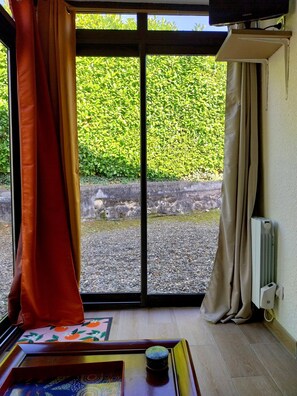 Interior - Apartment “Soleil D'Oc 8” with Private Garden (Cazaubon)