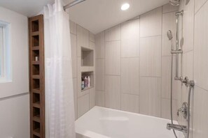 Shower - The Modern Cottage Bend (Bend)