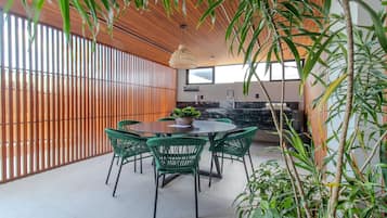 Basic Apartment | Dining