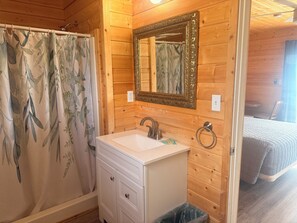 1 bedroom, free WiFi, bed sheets - Charming Waterfront Cabin on the Lake - Cabin 2 (Republic)