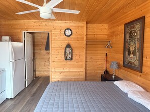 1 bedroom, free WiFi, bed sheets - Charming Waterfront Cabin on the Lake - Cabin 2 (Republic)