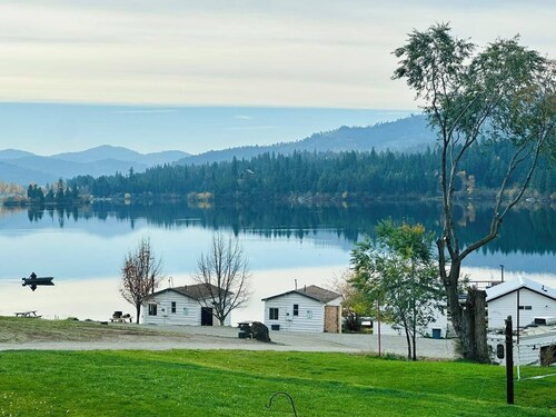 Charming Waterfront Cabin on the Lake - Cabin 2