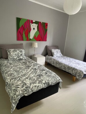 2 chambres, fer et planche à repasser, Wi-Fi gratuit, draps fournis