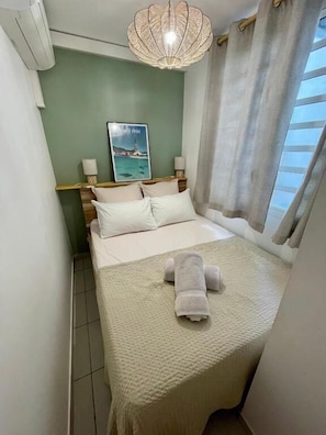 Superior appartement, 2 slaapkamers, uitzicht op zee | Verduisterende gordijnen, een strijkplank/strijkijzer, reisbedje