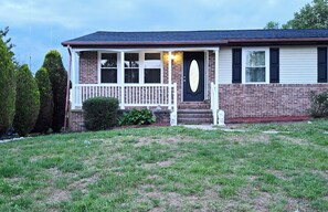Exterior - Modern Elegance Meets Comfort in Maryland (Annapolis)