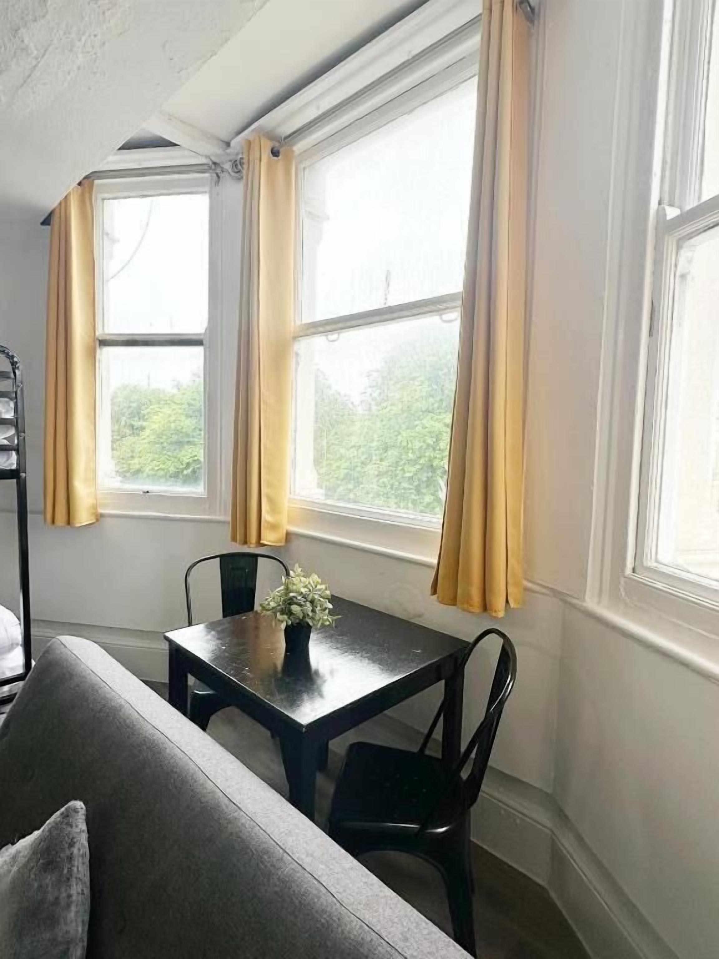 Family Room, Private Bathroom, City View | Living area