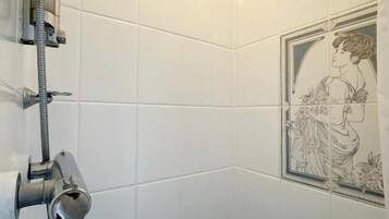 Double Room, Private Bathroom | Bathroom | Towels, soap, shampoo, toilet paper