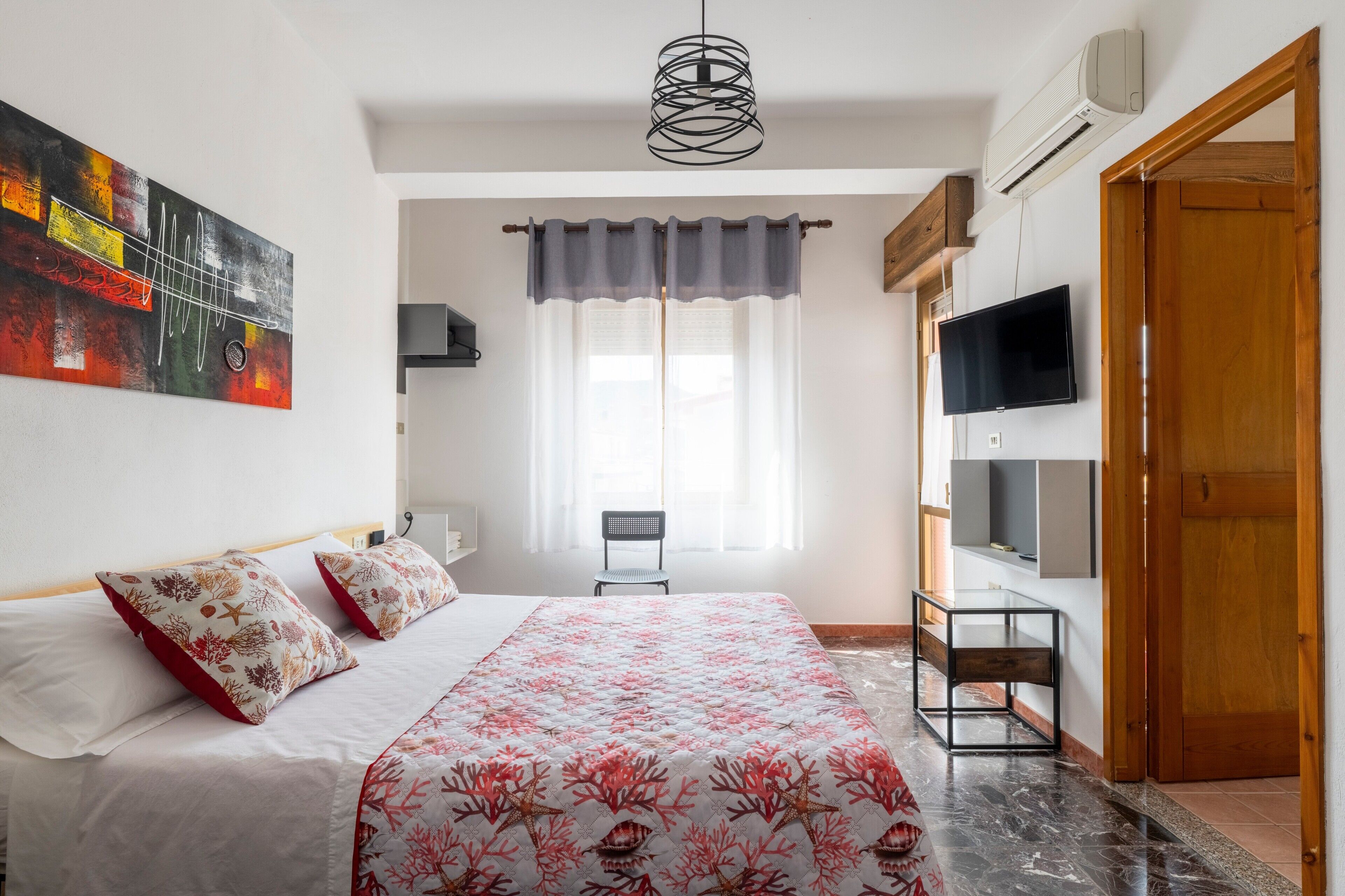 WiFi, bed sheets