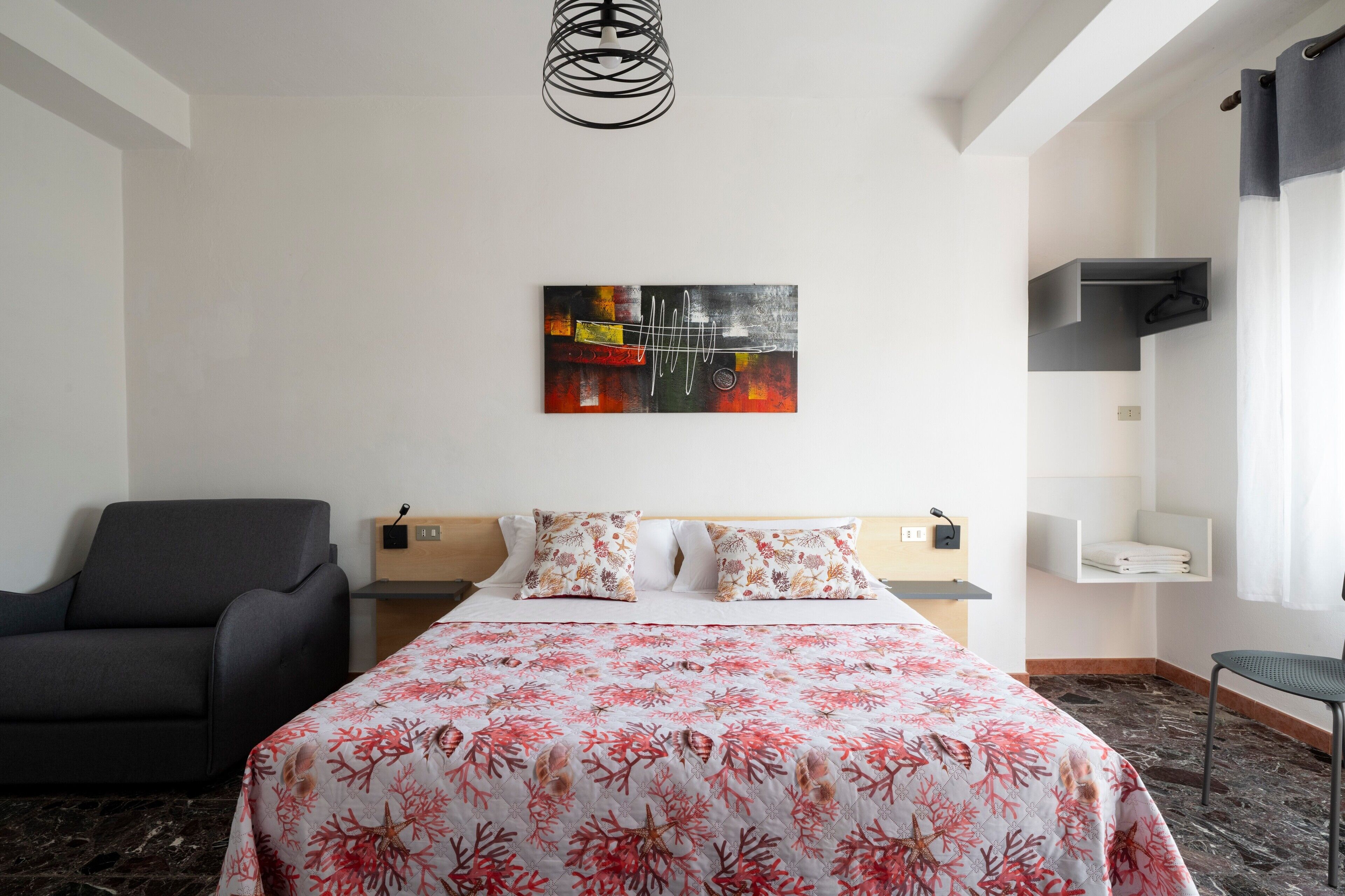 WiFi, bed sheets