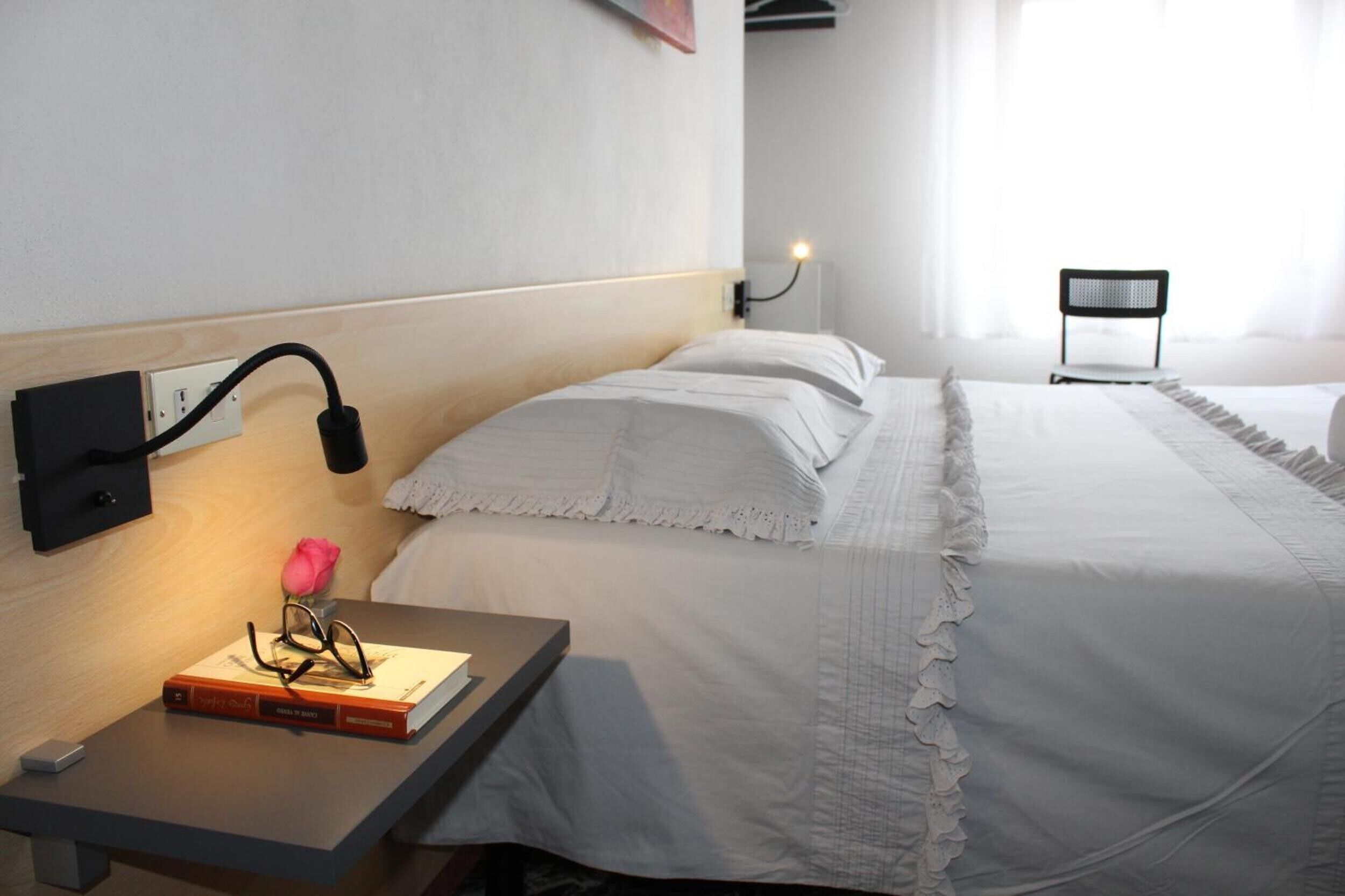 WiFi, bed sheets