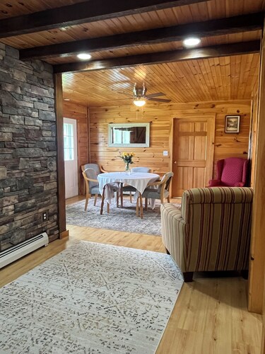 Beautiful 3-bedroom house in peaceful Starksboro perfect for relaxing getaway