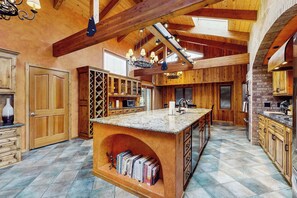 Fridge, microwave, oven, stovetop - Mendocino Oceanfront Home - Hot Tub & BBQ (Mendocino)