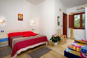 Tabla de planchar con plancha, wifi y ropa de cama 