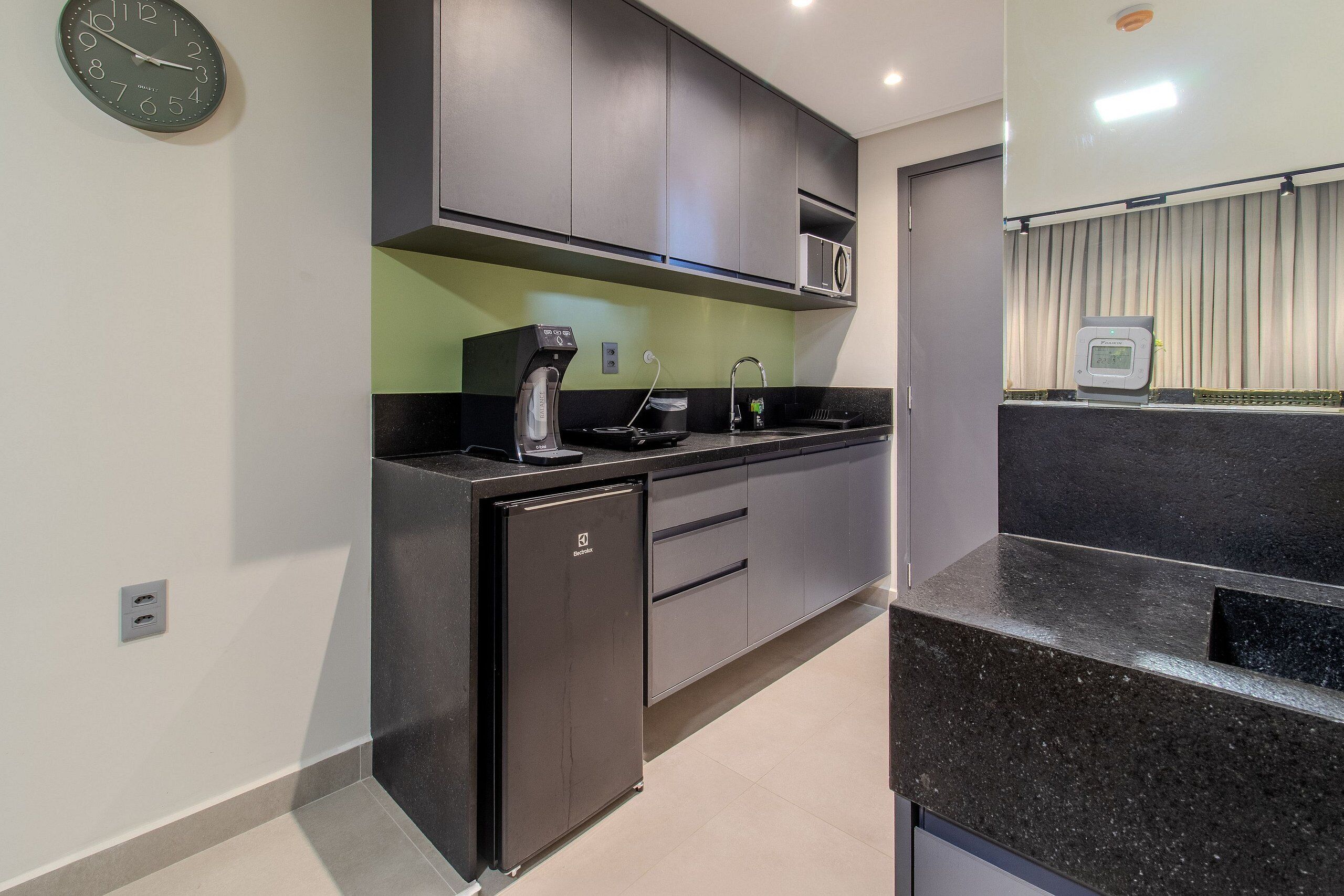 Apartamento superior | Cozinha privada | Frigobar, cooktop