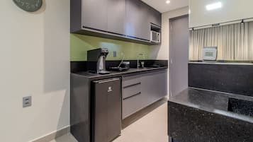 Superior Apartment | Private kitchen | Mini-fridge, stovetop