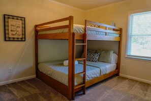Room - Renovated Retreat Near RDU | Sleeps 8 + Deck (Raleigh)