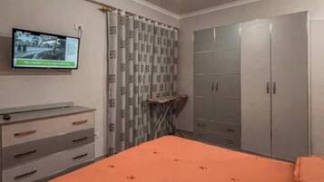 Fer et planche Ă repasser, Wi-Fi, draps fournis