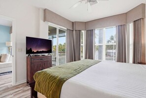 Tabla de planchar con plancha, wifi y ropa de cama