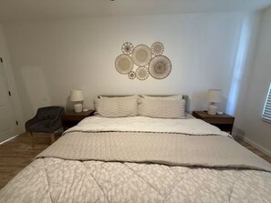 1 Schlafzimmer, Zimmersafe, Schreibtisch, Bügeleisen/Bügelbrett